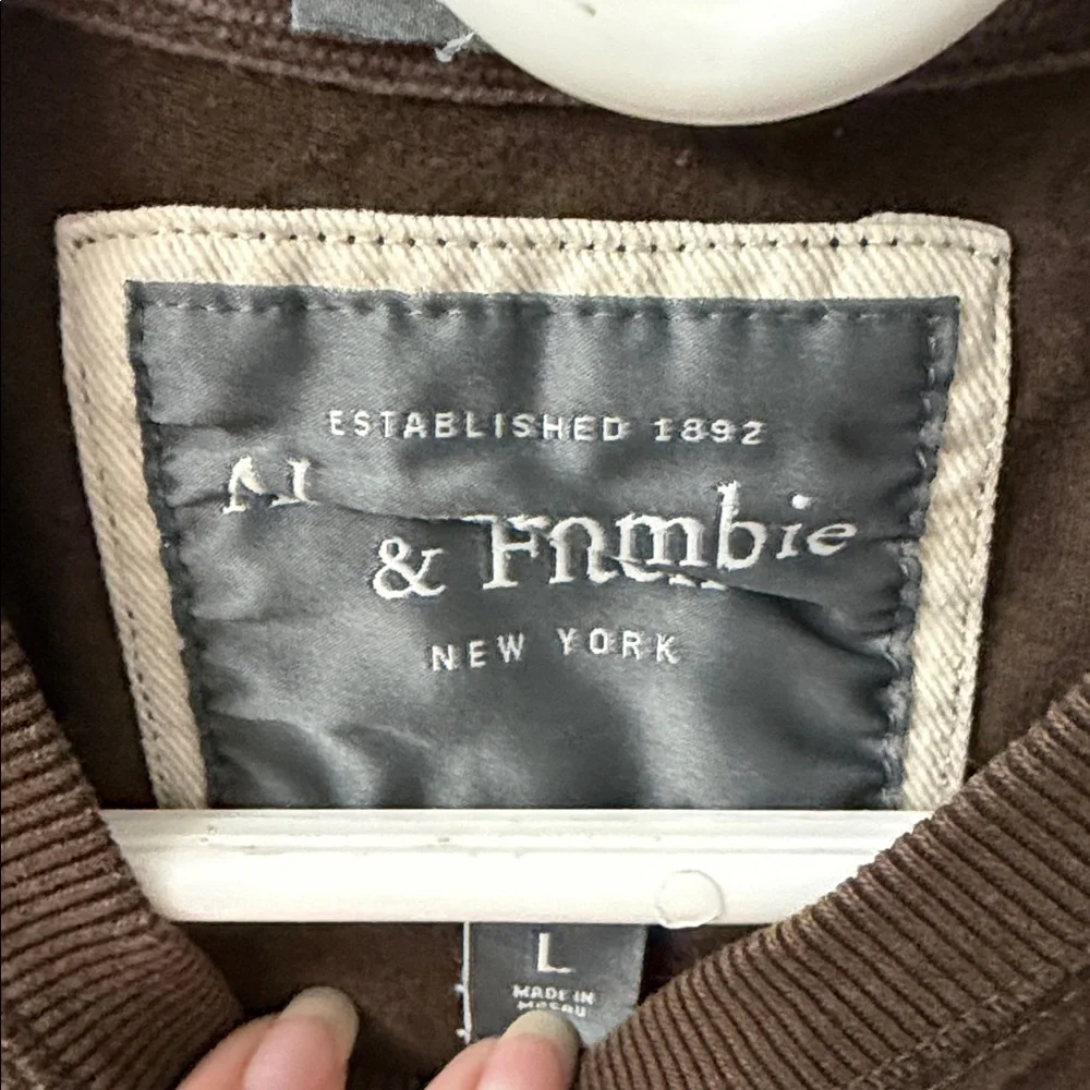 Abercrombie & Fitch Brown Short Sleeve Tee - Picture 2 of 5